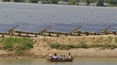 india_solar_farm001_16x9